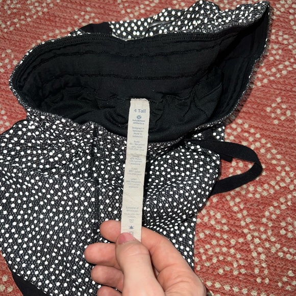 lululemon hotty hot shorts frozen fizz (rare) - Picture 4 of 4